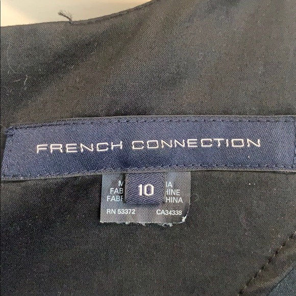 Black dress, puffed sleeves and vintage jewellery - Picture 5 of 5